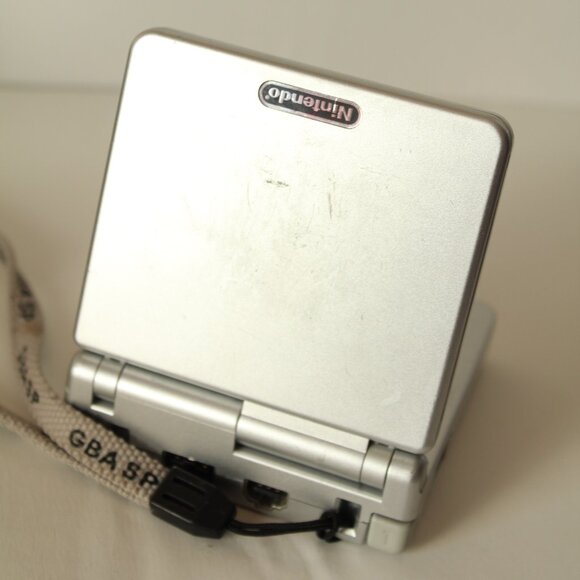 Nintendo Gameboy Advance SP Silver AGS-001 2002 - Picture 2 of 6